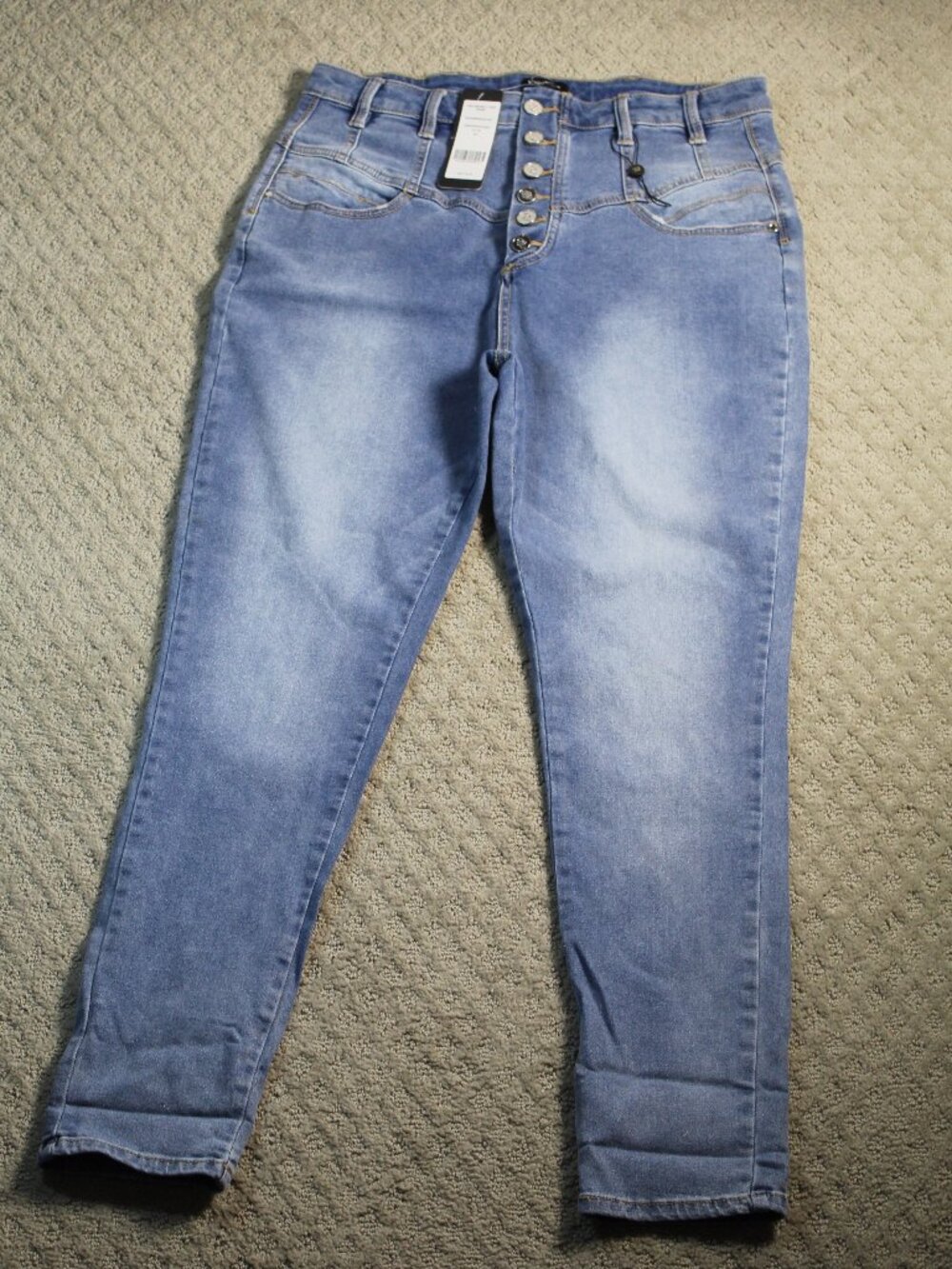 NWT bebe Size 14 High Seamed V Yoke Button Fly Skinny Crawford Wash Blue Jeans